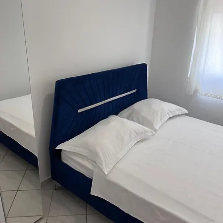 Apartments Nives Stari Grad  Exterior photo