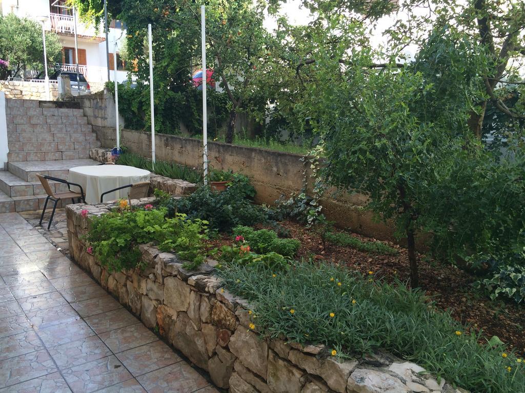 Nives Stari Grad (Hvar)
